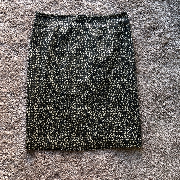 Ann Taylor Dresses & Skirts - Ann Taylor cheetah pencil skirt sz 8
